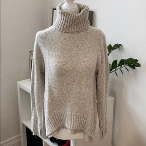 Flattering Line turtleneck sweater